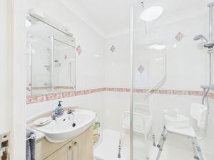 SHOWER ROOM- click for photo gallery